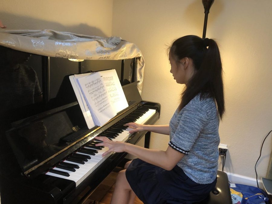 Girl+playing+the+piano