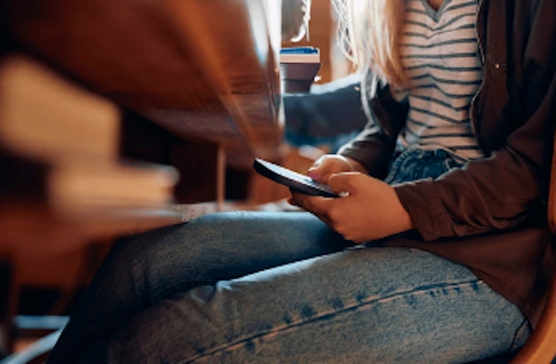 California school districts have until July 1, 2026, to develop policies limiting the use of smartphones in schools. Photo credit: Shutterstock 