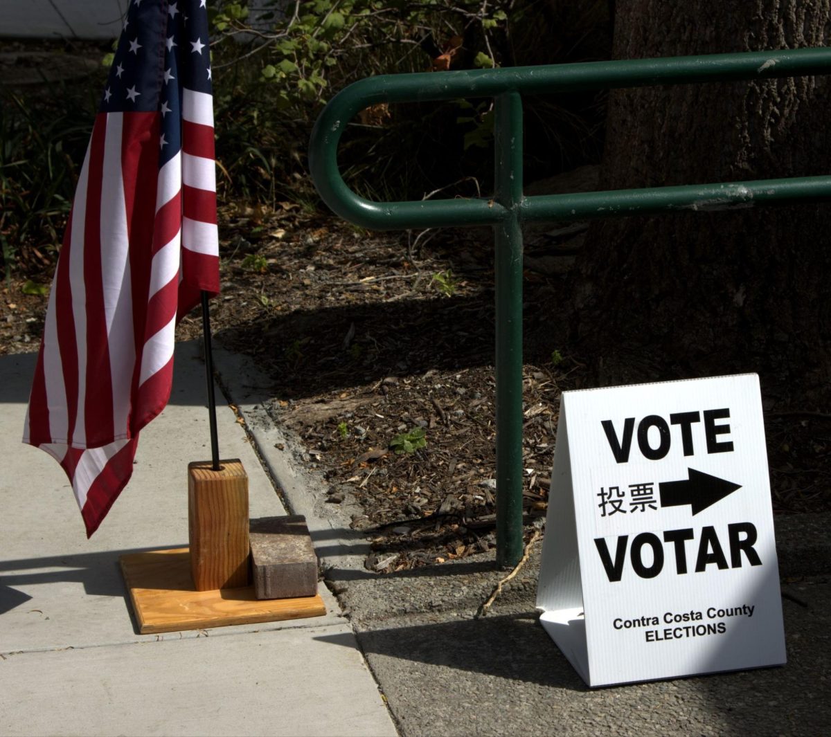A sign directs voters where to cast ballots at the El Cerrito Community Center polling station. 